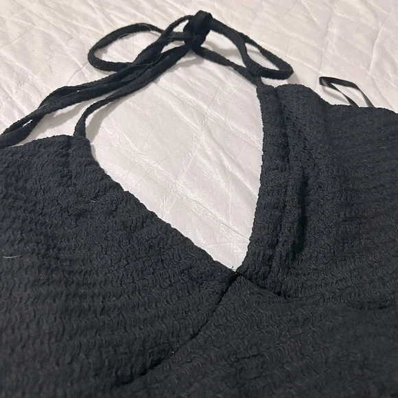 black halter crop top - Picture 2 of 3